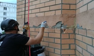Обследование фасада здания в Клинцах в октябре